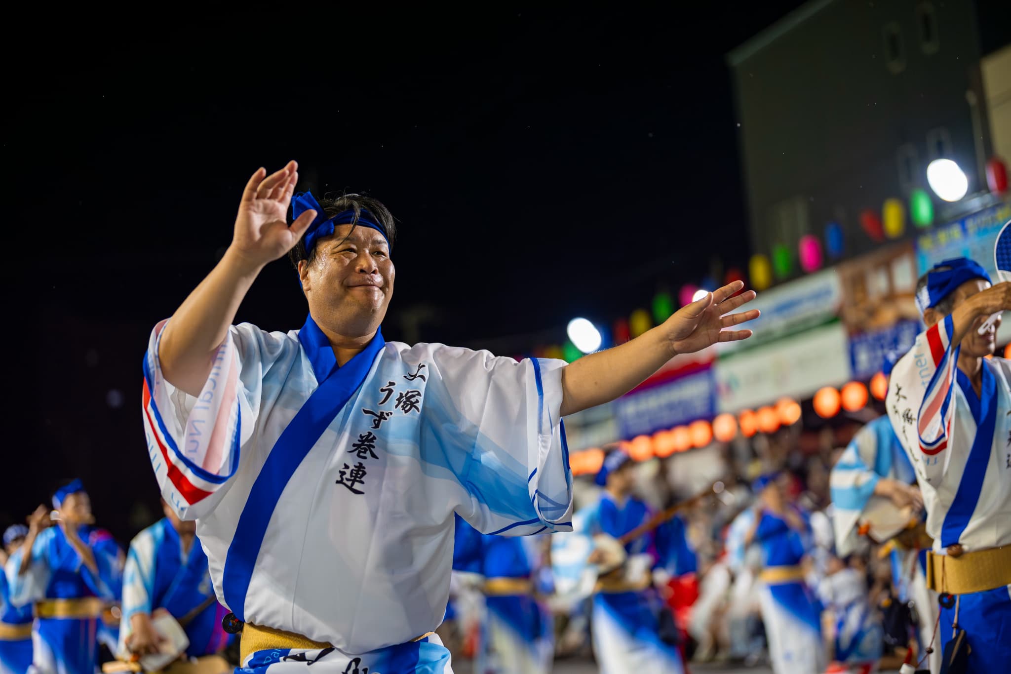 阿波おどりを楽しむ社員