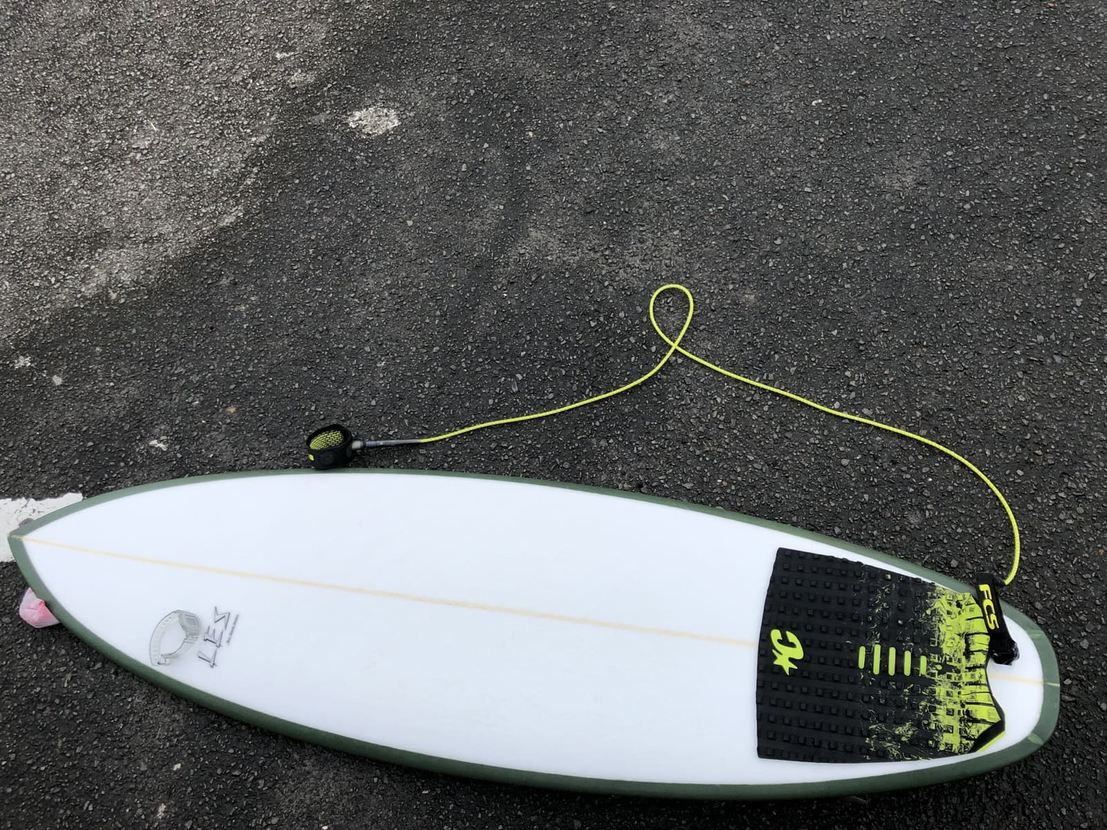 サーフィンを楽しむ様子