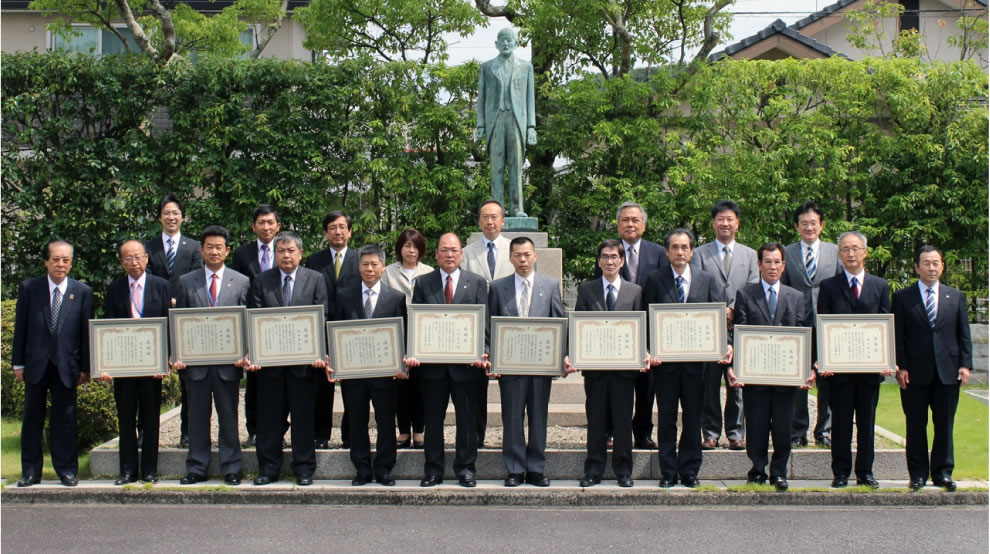 定年者への感謝状贈呈