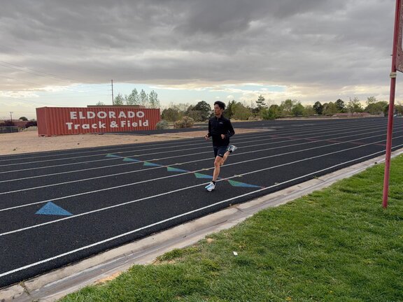 アルバカーキ合宿①　地元の高校の競技場を利用させてもらっています。