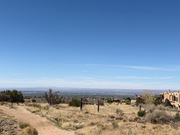 アルバカーキ合宿④　トレイルコースから、アルバカーキの街を見下ろした風景です。