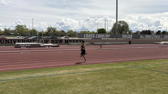 アルバカーキ合宿②　この日はニューメキシコ大学の競技場を利用してのトレーニングでした。