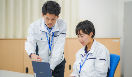 デスクワーク写真