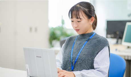 デスクワーク写真